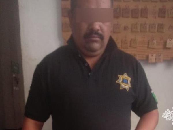 Cae policía de Tehuacán intentando ingresar marihuana y cocaína al penal