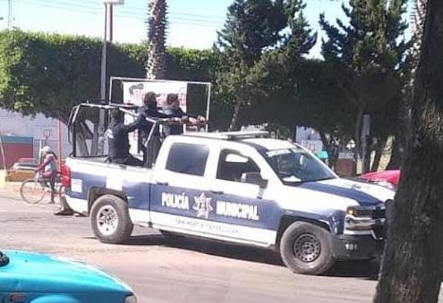 Amagan a policías de Texmelucan con quitarles patrullas sino aceptan descuento