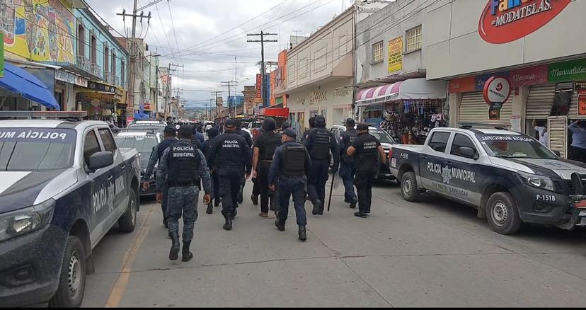 Abren investigación y cesan a policías de Texmelucan