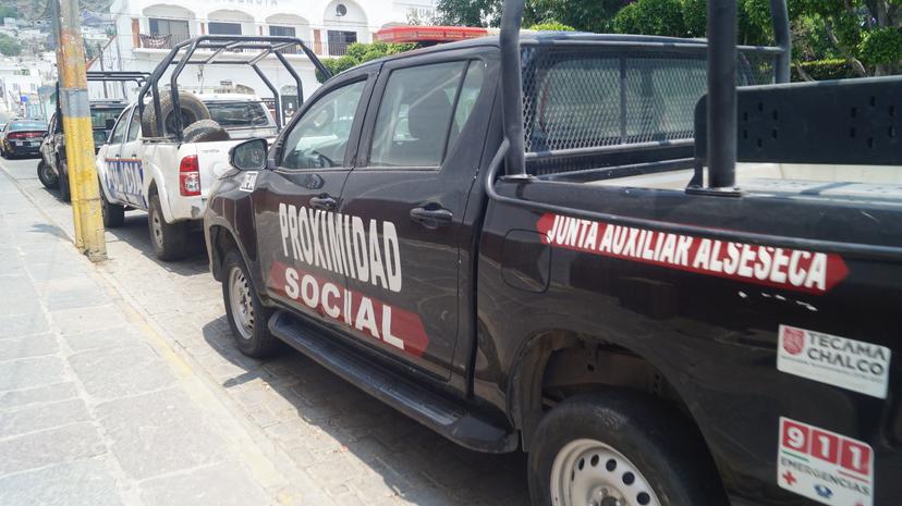 A bordo de motocicleta ladrones asaltan a peatones en Tecamachalco