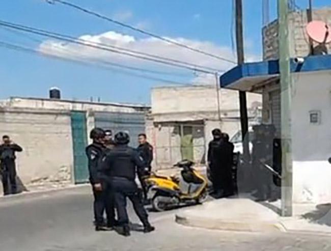 Intentan linchar a policía que habría apuñalado y matado a joven en Tehuacán