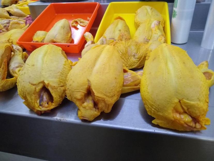 Alza de producción de pollo y huevo en Tehuacán frena escalada de precios 