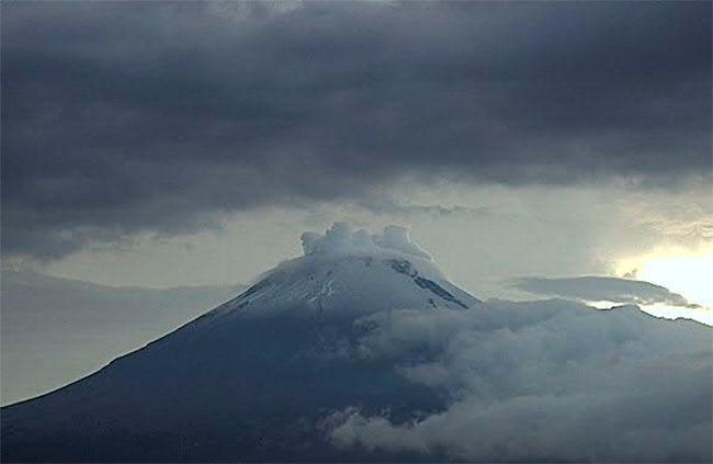 Popocatépetl registra 43 exhalaciones y 36 minutos de tremor