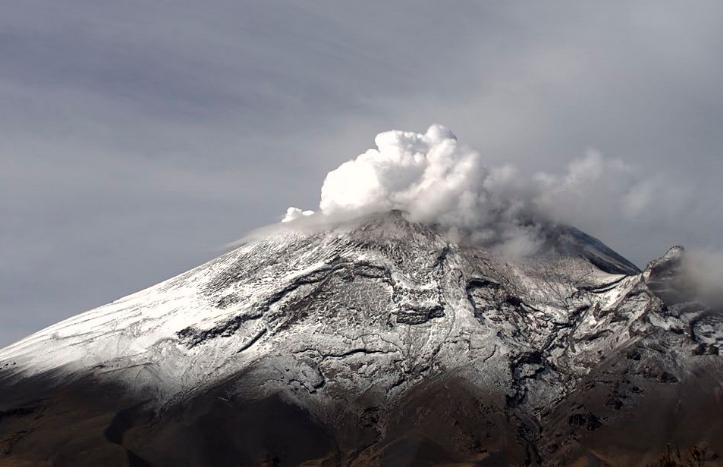 Popocatépetl registró explosión de madrugada y ceniza llegó hasta Morelos