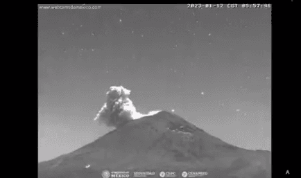 VIDEO Despierta el Popocatépetl con dos explosiones este jueves