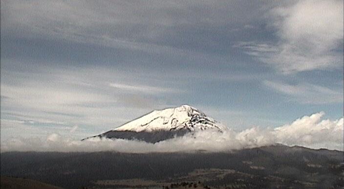 Popocatépetl emite 91 exhalaciones con vapor de agua y cenizas