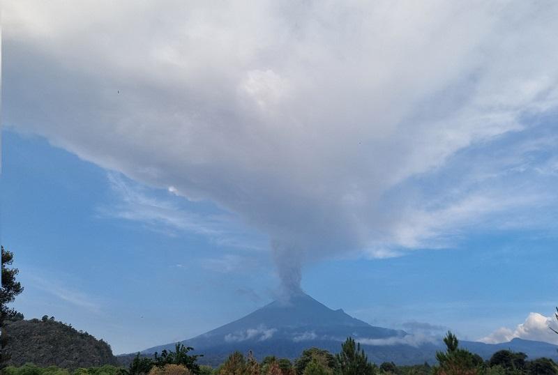 Pide EU evitar viajes a Puebla y el Edomex por actividad del Popocatépetl