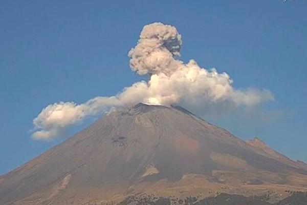 Genera el Popocatépetl una explosión y 36 exhalaciones