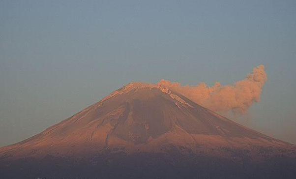 Popocatépetl registra 114 exhalaciones y 975 minutos de tremor