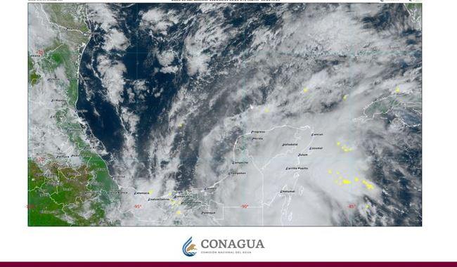 Nadine toca tierra a 90 kilómetros de Chetumal, Quintana Roo