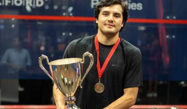 Leonel Cárdenas logra posición histórica en el ranking mundial de squash