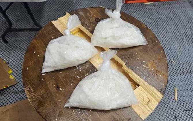 Frenan envío de droga cristal de México a España oculta en muebles
