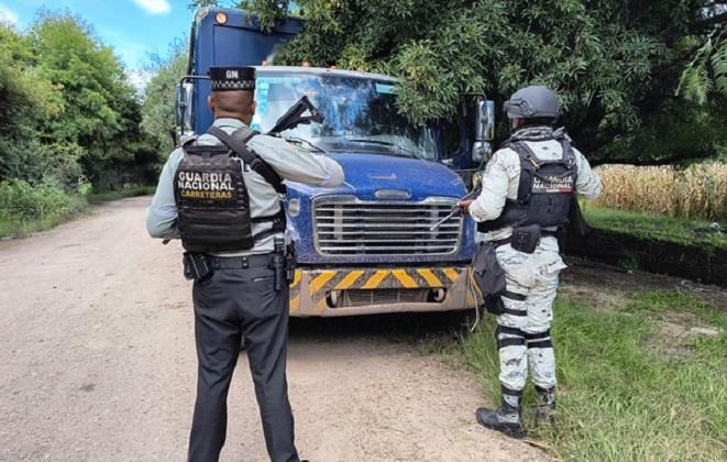 ¡Con las chelas no! Roban camión con cargamento de latas de cerveza