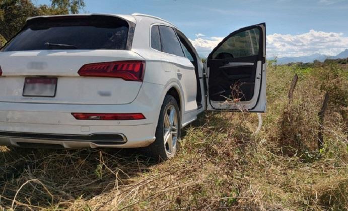 Sicarios balean desde camioneta de lujo a guardias nacionales y soldados