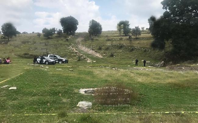 Hallan cadáver en pozo de Santa Catarina; podría ser de un policía