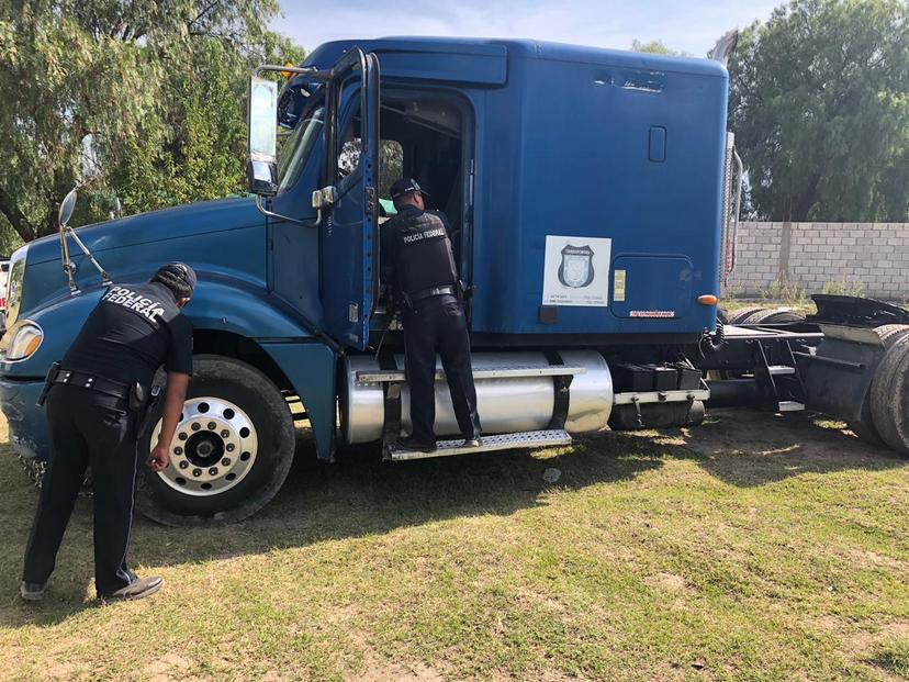 Ubican predio con vehículos robados en Tecamachalco