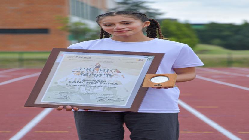 Atleta Azteca recibe Premio Estatal del Deporte