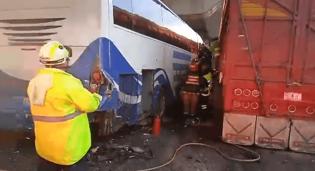 VIDEO Quedan prensados en accidente sobre la Puebla-Orizaba