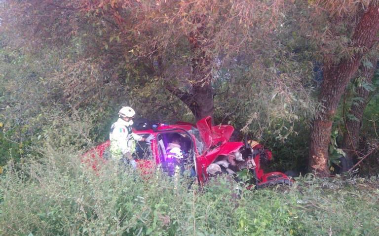 Dos muertos y  dos prensados en accidente, a la altura de Xoxtla