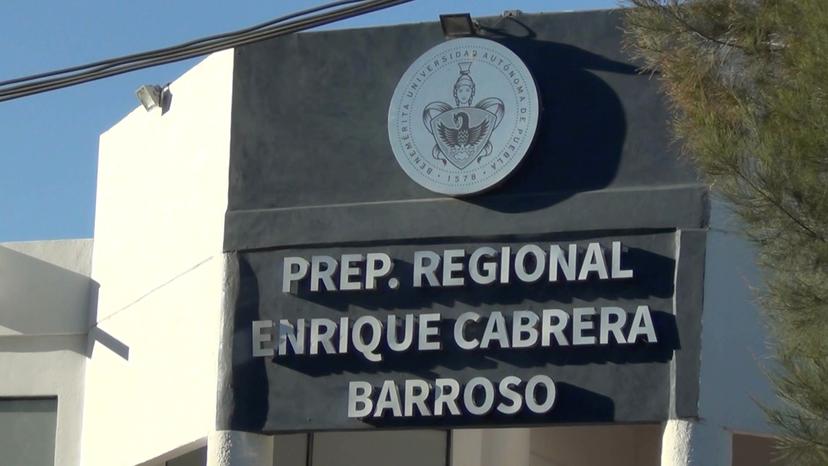 Por covid suspenden ceremonia de graduación de prepa BUAP de Tecamachalco 