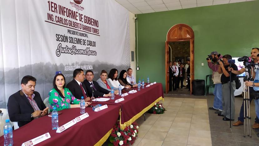 Regidores dejan solo a edil de Juan Galindo en informe