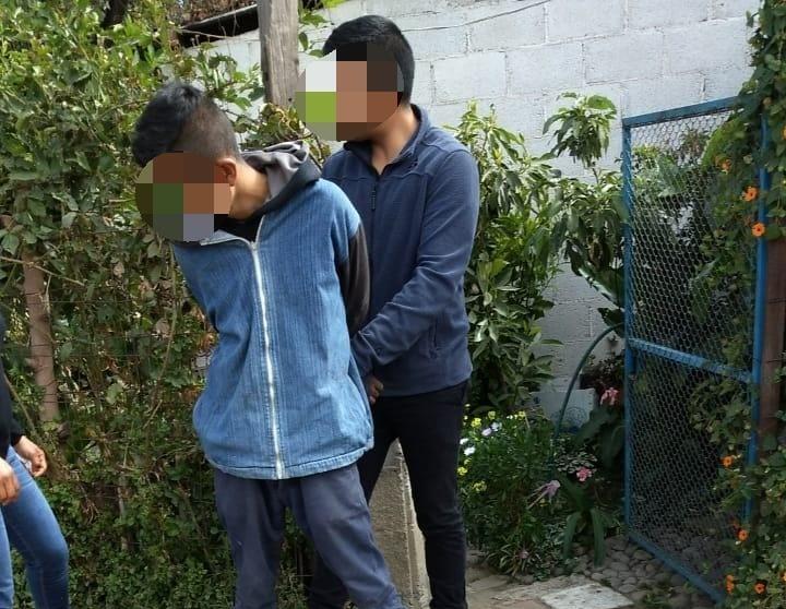 Cansados de sus robos, vecinos aseguran a El Chuky en Texmelucan