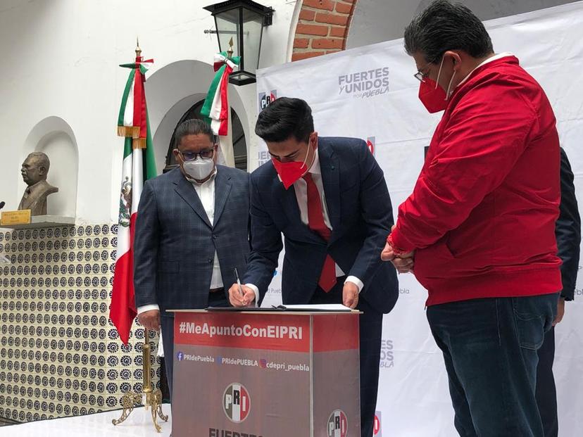 Jonathan Collantes se afilia al PRI rumbo al 2021