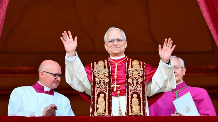 En su primer discurso, el Papa León XIV hizo un llamado a la paz 