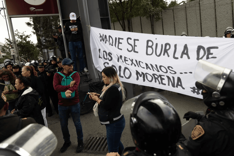 Trabajadores Judiciales realizan protesta afuera del Autódromo Hermanos Rodríguez