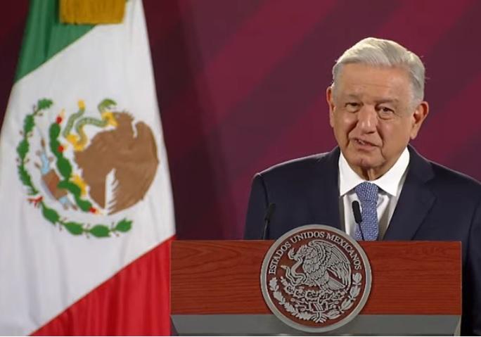 Iniciará AMLO procesos legales a gobernadores opuestos a libros de texto