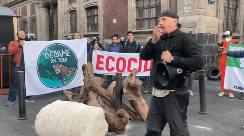 VIDEO Protestan frente a Palacio Nacional contra el Tren Maya