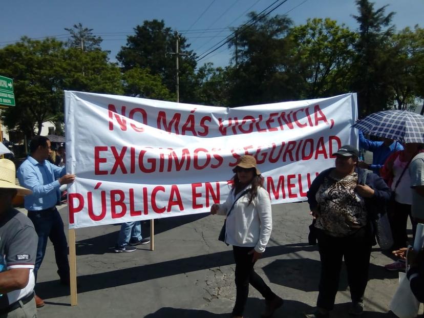 Con protesta contra inseguridad reciben a AMLO en Texmelucan