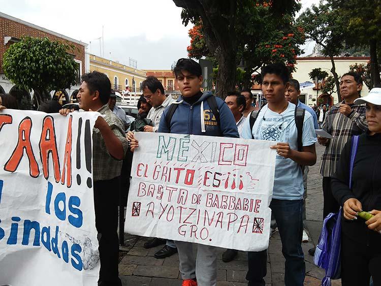 Normalistas realizan protestas en Puebla por caso Ayotzinapa