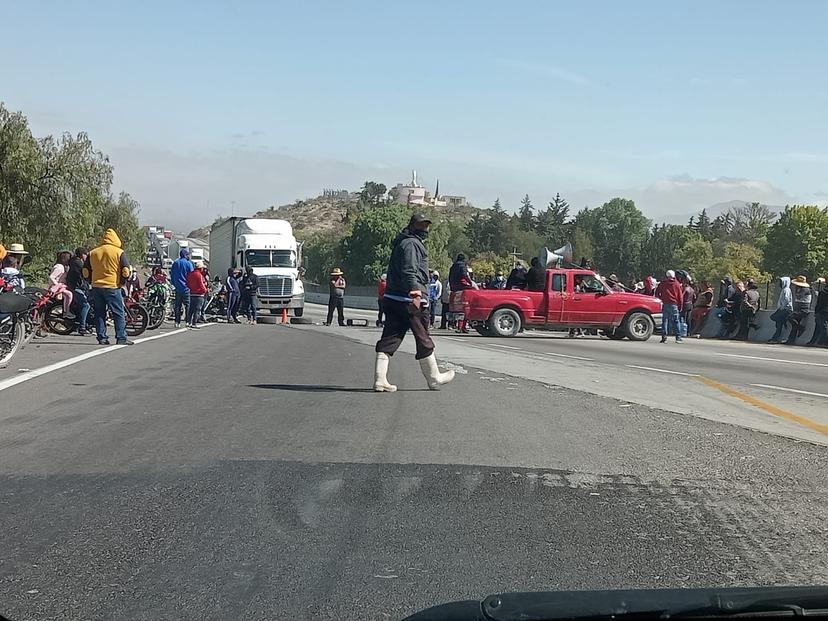 Pobladores toman la alcaldía y bloquean la Puebla-Orizaba en Acatzingo