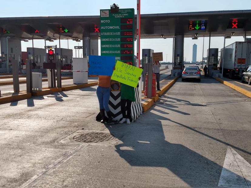 Vecinos de Moyotzingo encabezan manifestación en la autopista