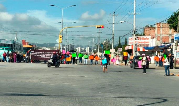 Vecinos bloquean bulevar Carmelitas para pedir seguridad y obras