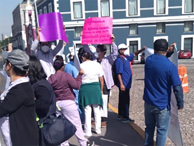 Trabajadores del Hospital de Traumatología marchan por bases laborales