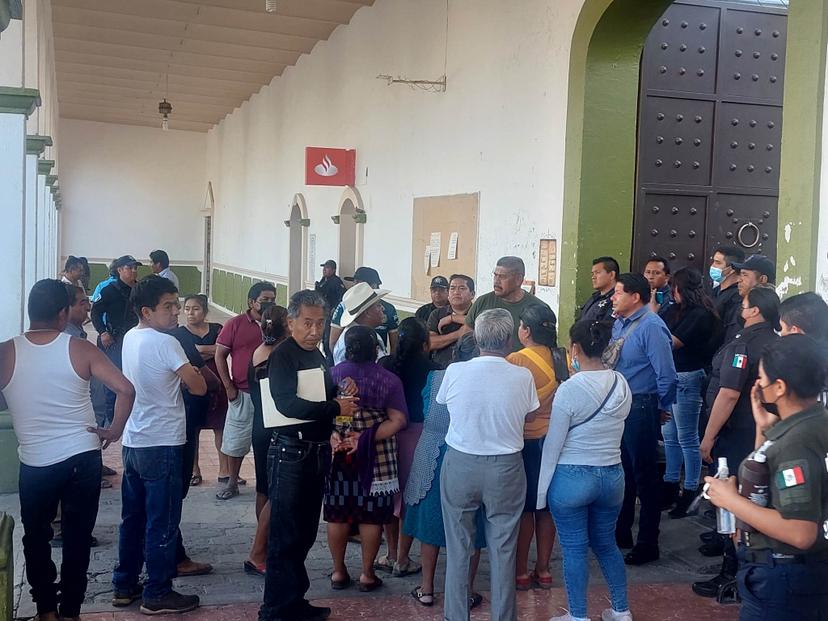 Reclaman a alcalde pago de grupos musicales en fiesta patronal de Altepexi