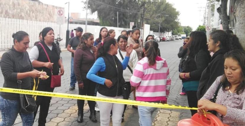 Padres de familia liberan vialidad en Tehuacán 