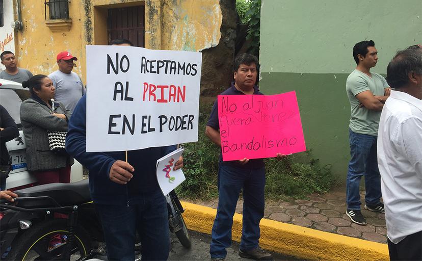 Protestan en Tianguismanalco por resolución del TEPJF