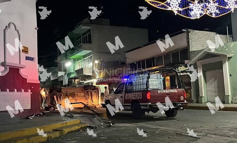 Un lesionado deja volcadura en pleno centro de Tecamachalco