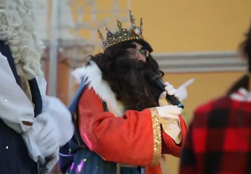 Alcaldes de las Cholulas regalan sonrisas y alegrías en este Día de Reyes