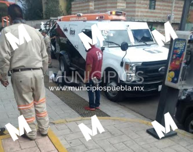 Hieren a custodio y abuelita en asalto a camioneta de valores; recolectaba dinero de los cajeros de la CFE en Puebla