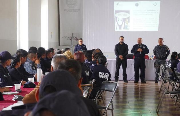 En Tecamachalco capacitan a policías de 8 municipios de la región