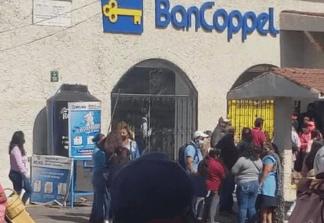 Roban motocicleta en estacionamiento de tienda Coppel de Atlixco