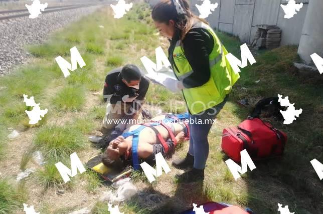 Hombre se rompe las piernas al saltar de un puente en Tlaxcala