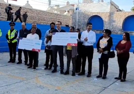 Rivera entrega cheque número 5 mil del programa Créditos Contigo