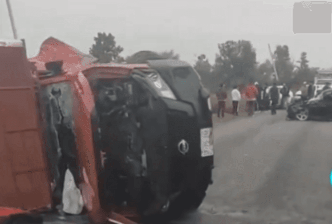 Se registra aparatoso accidente en la carretera Tepeyahuaco y San Lorenzo