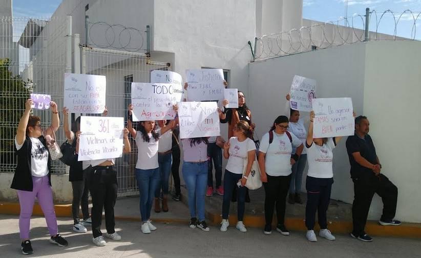 Colectivo se manifiesta contra violencia vicaria en Texmelucan