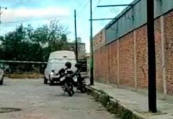 De varios disparos muere un joven en Teotlalcingo